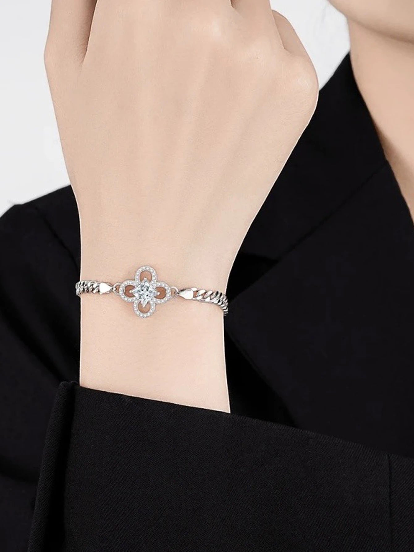 S925 Sterling Silver Moissanite Bracelet – Exquisite Four-Leaf Clover Luxury Bangle Daphne