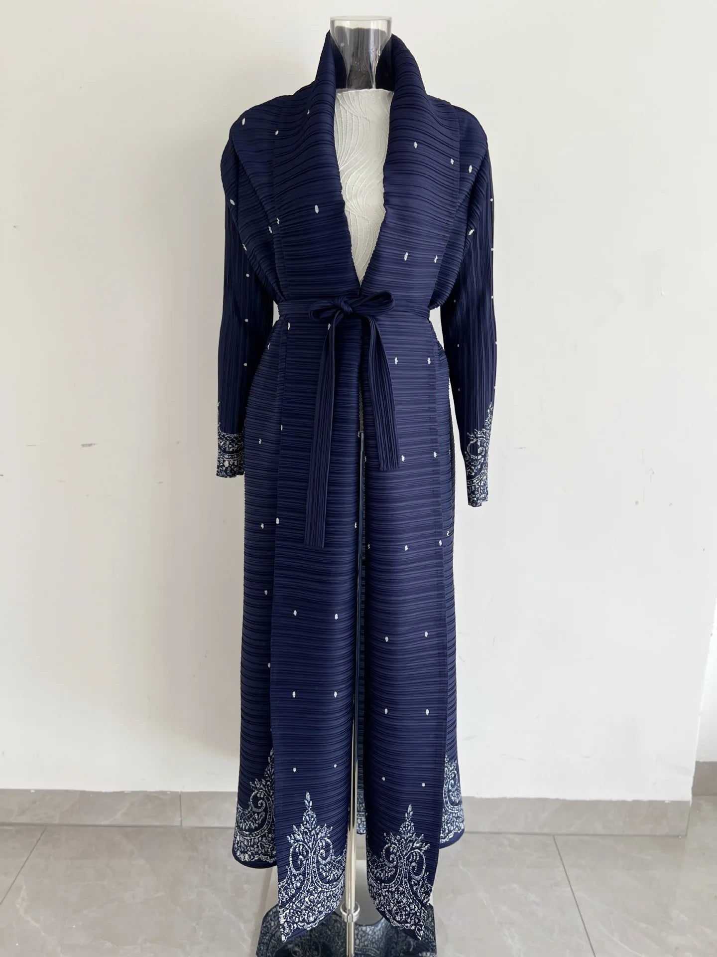 Middle Eastern Muslim Women's Clothing – Loose Arab Robe, Long Blouse, and Abaya Aaliyah