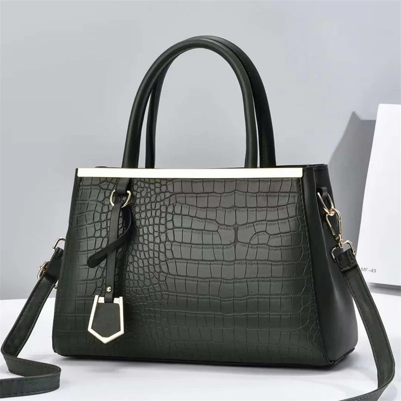 Women's Lightweight Tote Bag – Stylish, Comfortable, and Spacious Handbag Crisha