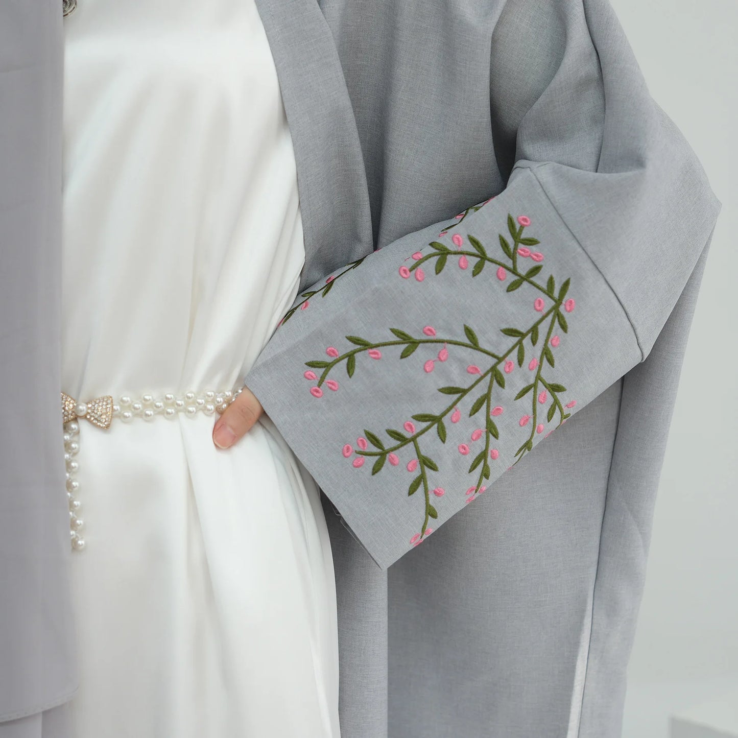Traditional Embroidered Open-Front Abaya Coat – Turkey-Inspired Modest Maxi Dress for Muslim Women Sana