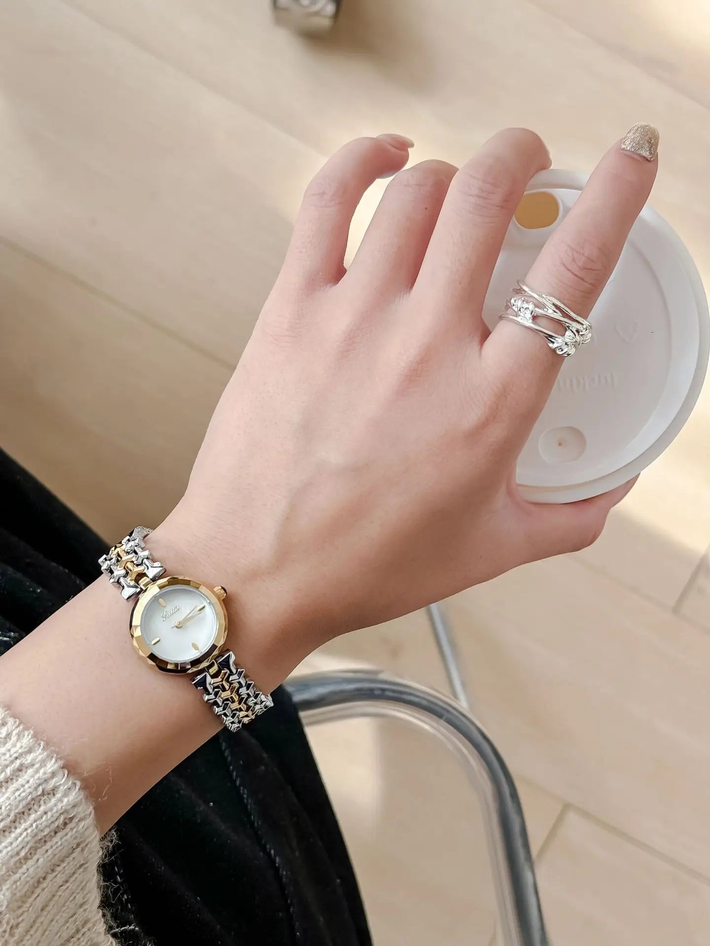 Scottie 9727 Women’s Luxury Watch – Waterproof Stainless Steel Round Quartz Watch| Elegant Small Dial Design