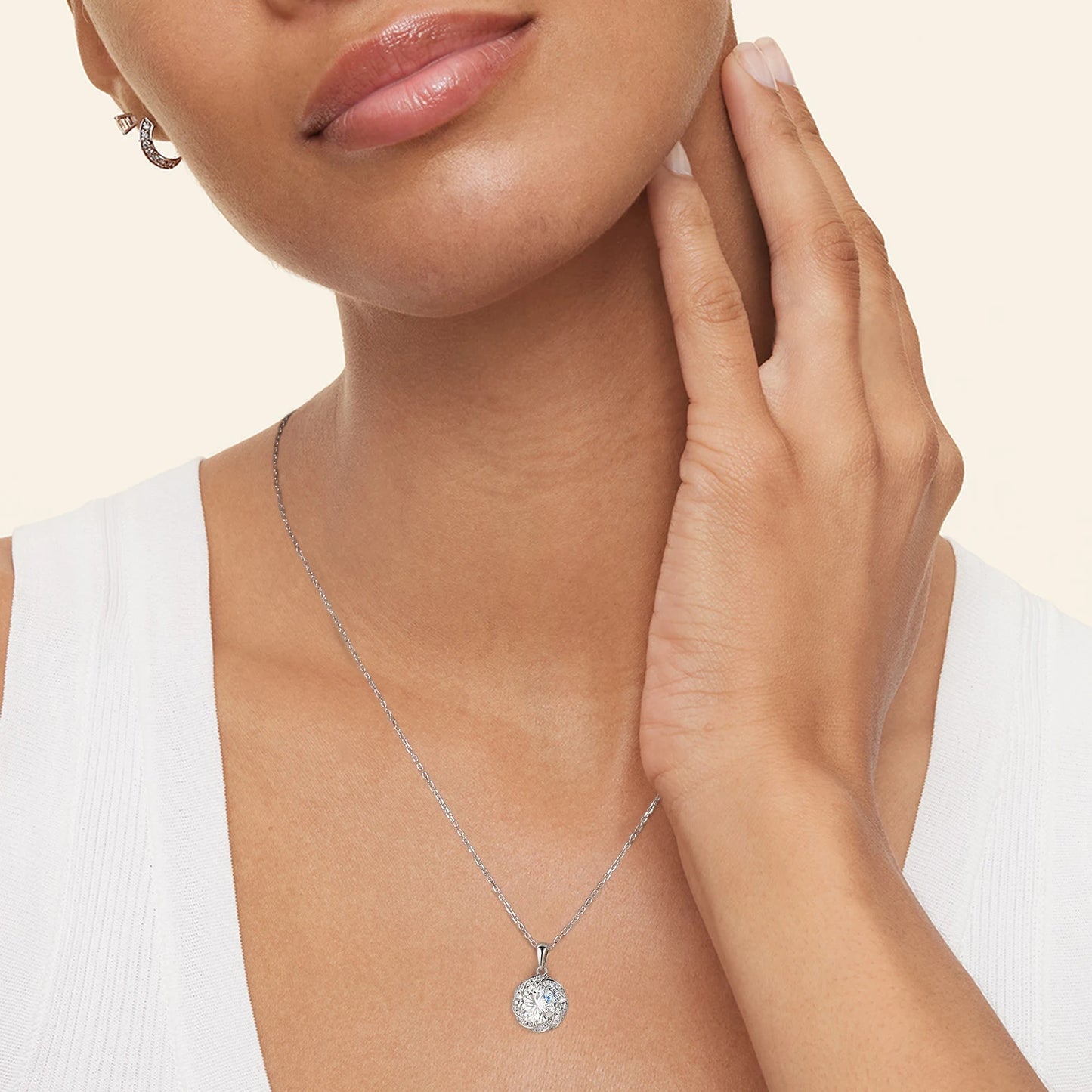 1 Carat Moissanite Pendant Necklace – 925 Sterling Silver White Gold-Plated VVS Round Solitaire Halo Moissanite Diamond Chain