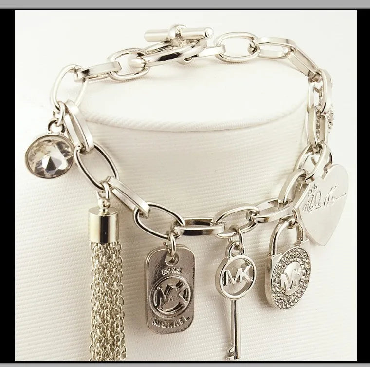 Luxury Korean Charm Bracelet – Gold-Plated Love Letter Pendant Chain for Women, Elegant and Trendy Jewelry