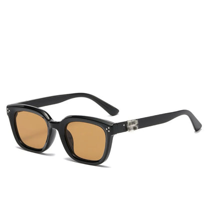 Trendy Purple Cat Eye Sunglasses for Women & Men – UV Resistant Retro Fashion Shades Ash