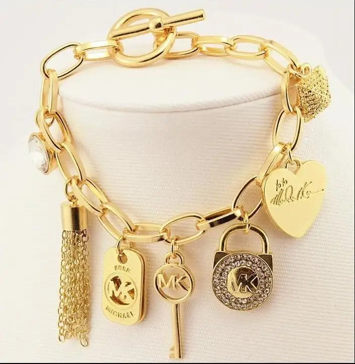 Luxury Korean Charm Bracelet – Gold-Plated Love Letter Pendant Chain for Women, Elegant and Trendy Jewelry