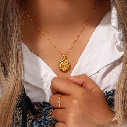 Vintage 18K Gold Titanium Steel Pendant Necklace – Retro Fashion Jewelry for Women