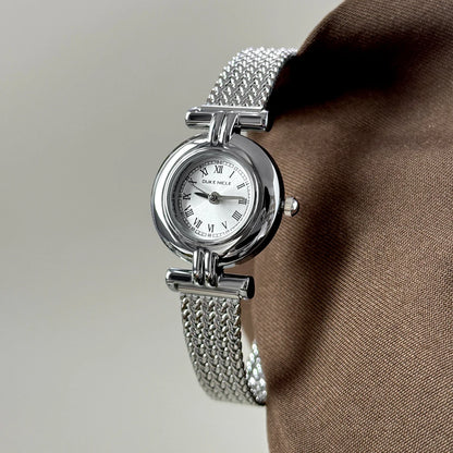 Vintage Roman Dial Women’s Watch – Elegant Gold Stainless Steel Strap | Classic Quartz Antique‑Style Timepiece Diana