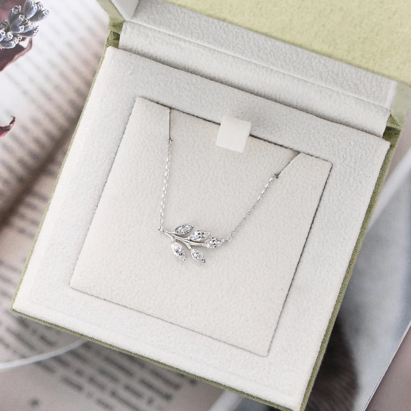 0.90ct Marquise‑Cut Moissanite Pendant Necklace in 925 Sterling Silver – Leaf Design for Women