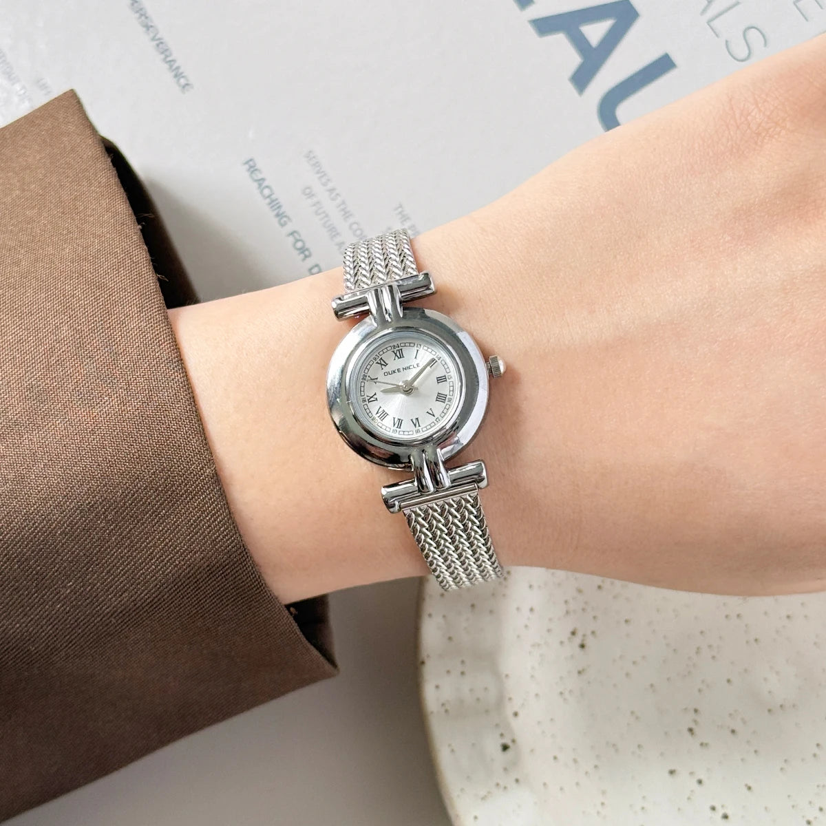 Vintage Roman Dial Women’s Watch – Elegant Gold Stainless Steel Strap | Classic Quartz Antique‑Style Timepiece Diana