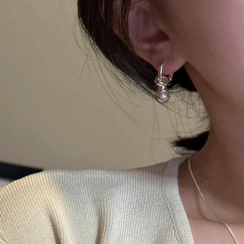 Vintage 925 Sterling Silver Knot Clip Earrings with Simulated Pearl – Glossy Statement Jewelry for Women Defne