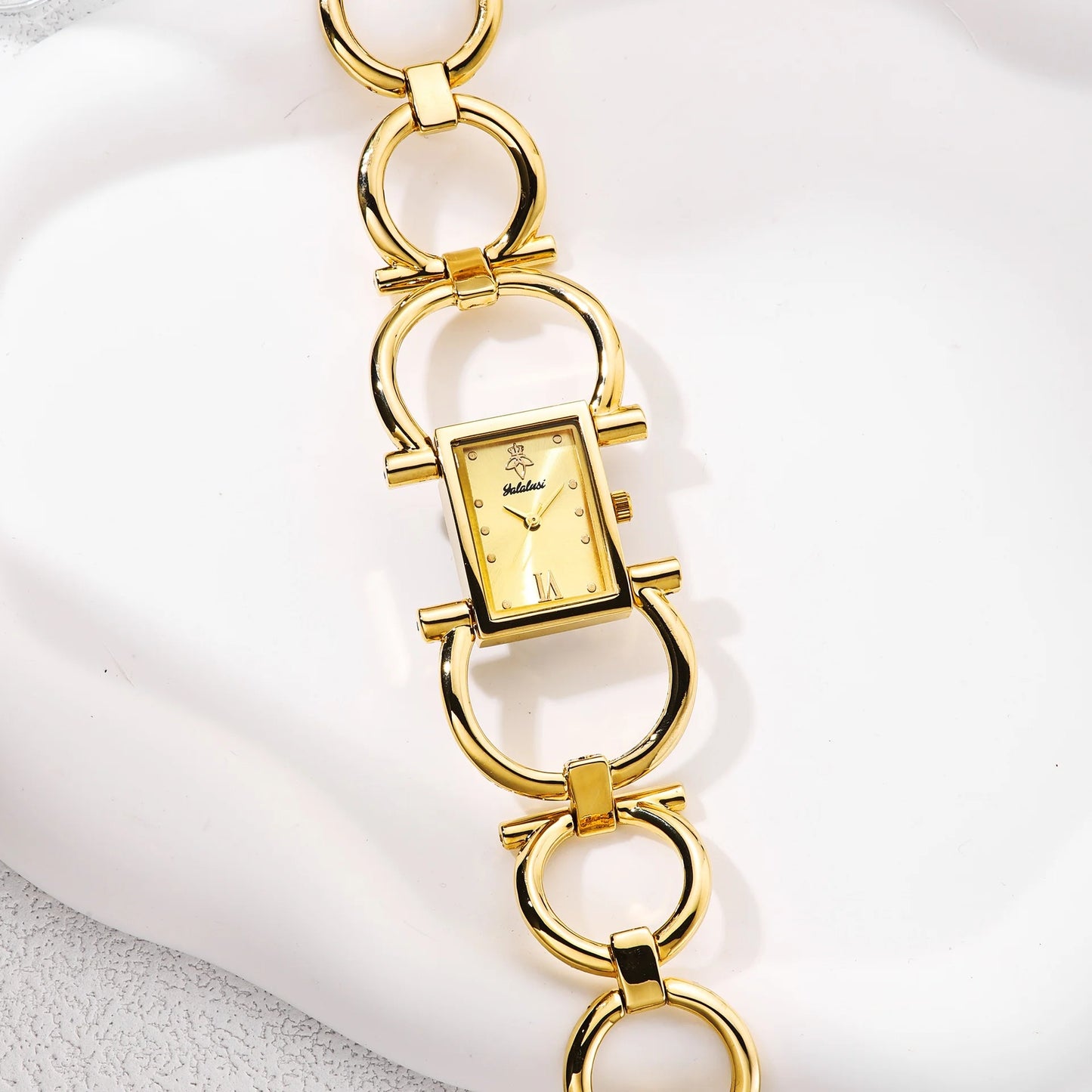 Women’s Retro Luxury Minimalist Quartz Watch – Artistic Alloy Bracelet, Elegant Analog Design, Water Resistant for Daily Wear Sylvara