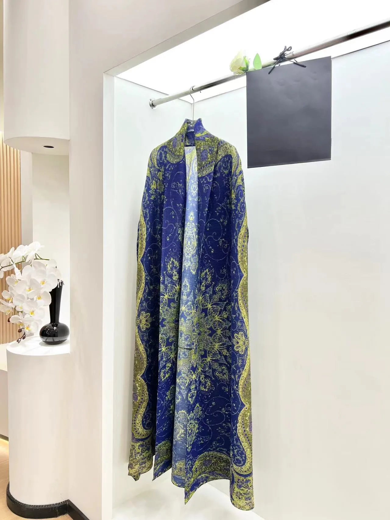 Middle Eastern Muslim Women's Clothing – Loose Arab Robe, Long Blouse, and Abaya Aaliyah