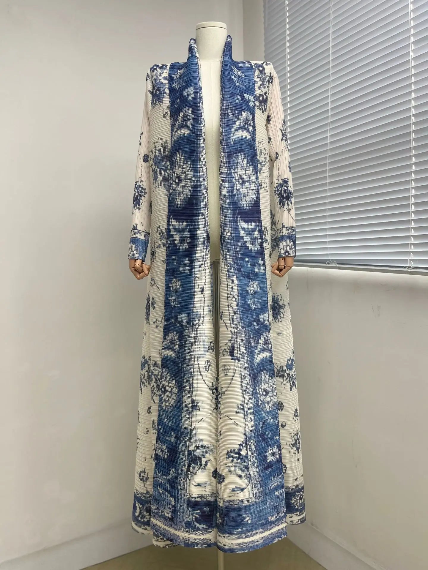 Middle Eastern Muslim Women's Clothing – Loose Arab Robe, Long Blouse, and Abaya Aaliyah