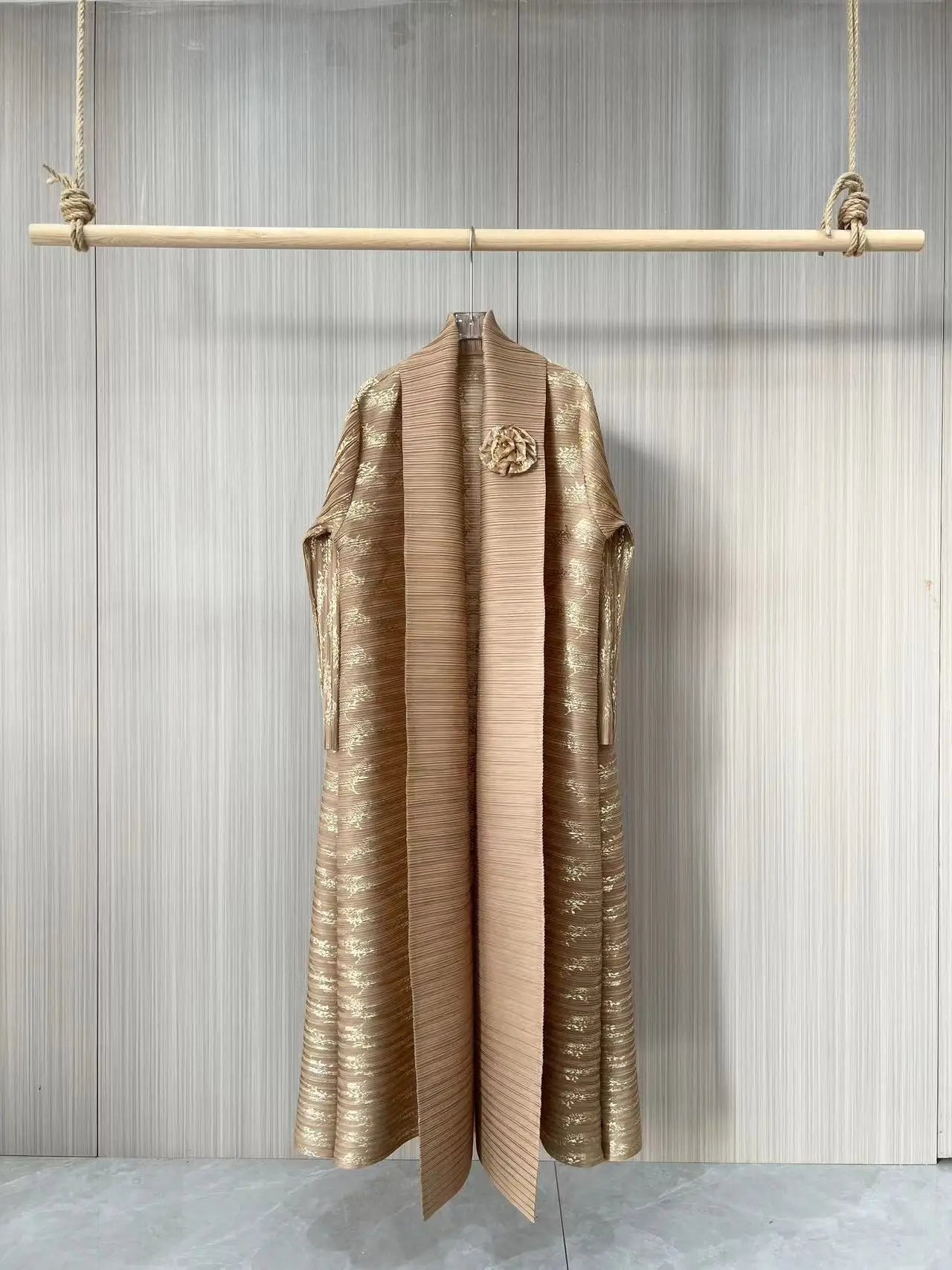 Middle Eastern Muslim Women's Clothing – Loose Arab Robe, Long Blouse, and Abaya Aaliyah