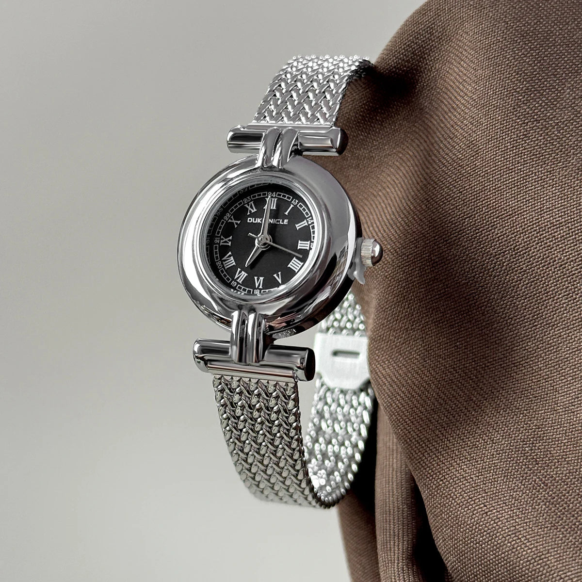 Vintage Roman Dial Women’s Watch – Elegant Gold Stainless Steel Strap | Classic Quartz Antique‑Style Timepiece Diana